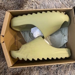 RESIN YEEZY SLIDE SZ 8 MEN